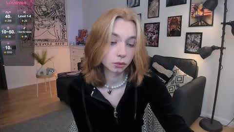 Snapshot of dani_mur chatting on January 18, 8:23 pm Daniel online show from January 18, 8:23 pm