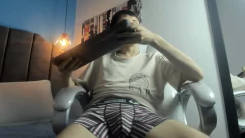 Snapshot of dani_swagger chatting on February 17, 8:26 pm Thiago online show from February 17, 8:26 pm