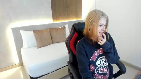 D A N I A online show from September 12, 12:05 pm