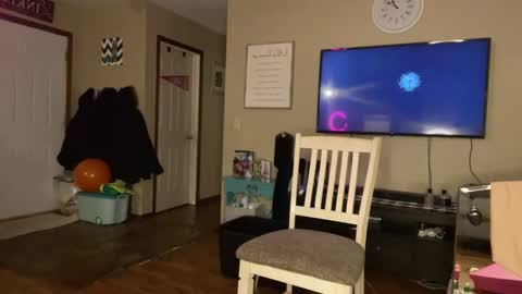 Dani Dragon online show from December 8, 7:15 am