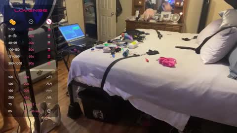 Dani Dragon online show from December 11, 11:00 pm