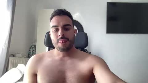 Snapshot of daniel_3827 chatting on June 11, 8:45 am daniel_3827 online show from June 11, 8:45 am
