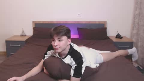 Snapshot of daniel_isaak chatting on February 18, 9:20 pm Daniel Jerry online show from February 18, 9:20 pm