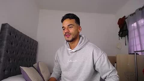 Snapshot of daniel_sherlock chatting on February 7, 1:04 pm Daniel Sherlock online show from February 7, 1:04 pm