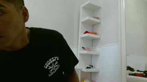 Snapshot of daniel_surfer chatting on October 26, 11:16 am Daniel  online show from October 26, 11:16 am