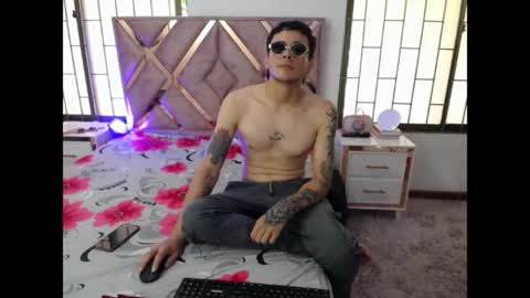 Snapshot of daniel_velez26 chatting on April 30, 2:34 pm daniel_velez26 online show from April 30, 2:34 pm