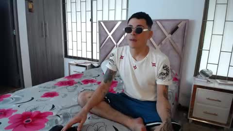 Snapshot of daniel_velez26 chatting on May 14, 8:59 pm daniel_velez26 online show from May 14, 8:59 pm