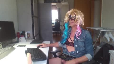 newcumer online show from February 13, 7:35 am