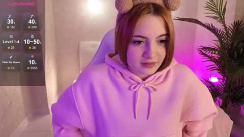 Snapshot of daniela_saules chatting on November 7, 9:09 am Daniela online show from November 7, 9:09 am