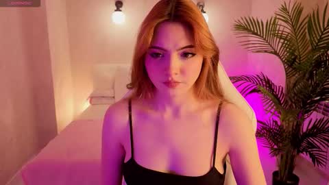 Snapshot of daniela_saules chatting on November 16, 9:04 am Daniela online show from November 16, 9:04 am