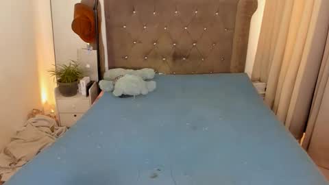 Nechole online show from September 25, 2:59 am