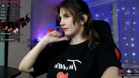 Snapshot of danielacooperx chatting on November 9, 2:37 pm Daniela Cooper online show from November 9, 2:37 pm