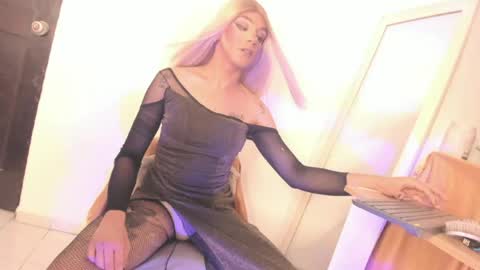 Snapshot of danielamay00 chatting on June 28, 7:20 pm danielamay00 online show from June 28, 7:20 pm