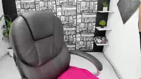 danielamonroe online show from September 8, 8:30 pm