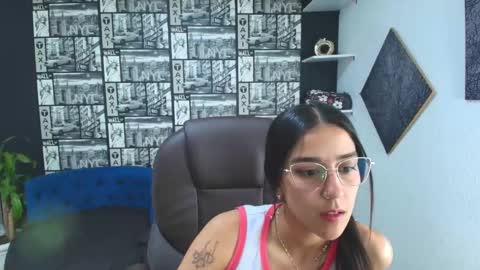 danielamonroe online show from October 6, 7:11 pm