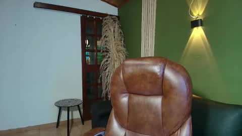 Snapshot of danielamonroe chatting on October 20, 8:42 pm danielamonroe online show from October 20, 8:42 pm