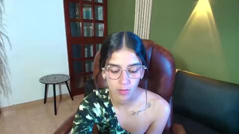 Snapshot of danielamonroe chatting on October 21, 9:15 pm danielamonroe online show from October 21, 9:15 pm