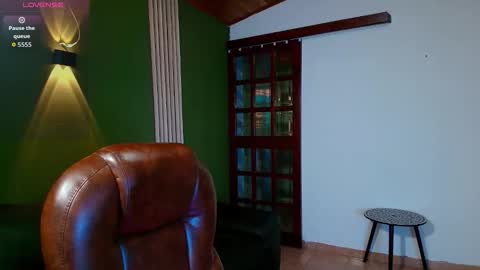 Snapshot of danielamonroe chatting on November 14, 1:54 pm danielamonroe online show from November 14, 1:54 pm