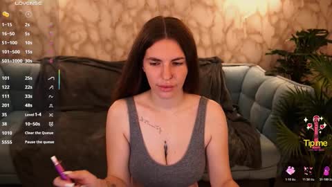 danielareign online show from November 8, 7:19 am