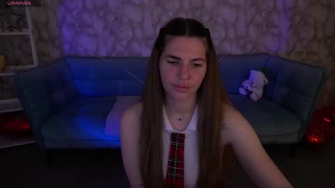 danielareign online show from April 25, 1:52 pm