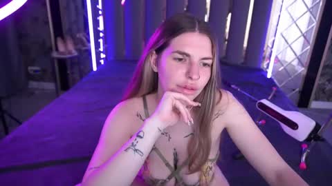 Snapshot of danielareign chatting on June 2, 12:40 pm danielareign online show from June 2, 12:40 pm