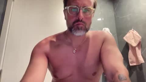 danieleitaly85 online show from April 19, 6:10 pm