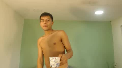 Snapshot of danielitopapii chatting on March 10, 12:43 pm danielitopapii online show from March 10, 12:43 pm