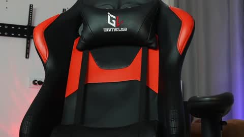 Snapshot of danielkraig_for_u chatting on February 25, 4:24 am Daniel Kraig online show from February 25, 4:24 am