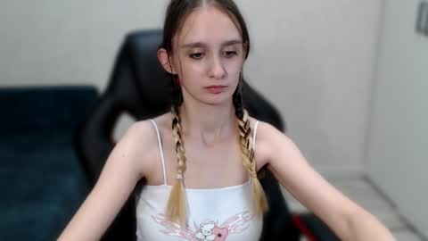 Daniella Martin online show from December 27, 2:22 pm