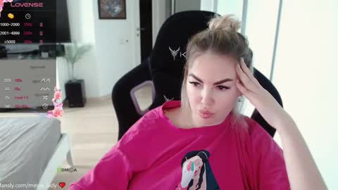 Snapshot of danielle_dunn chatting on February 18, 6:53 am Danny online show from February 18, 6:53 am