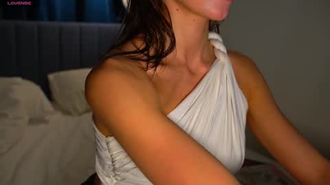 Snapshot of danielle_thomas chatting on January 18, 9:07 pm Danielle online show from January 18, 9:07 pm