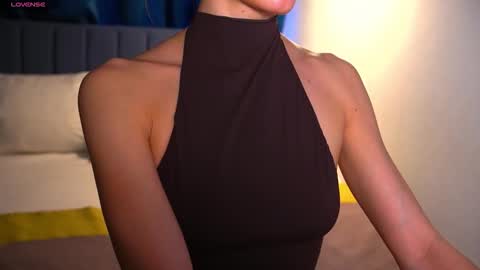 Snapshot of danielle_thomas chatting on February 28, 2:29 pm Danielle online show from February 28, 2:29 pm