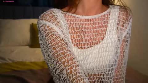 Snapshot of danielle_thomas chatting on March 6, 1:46 am Danielle online show from March 6, 1:46 am