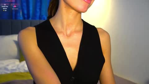 Snapshot of danielle_thomas chatting on March 12, 11:49 am Danielle online show from March 12, 11:49 am