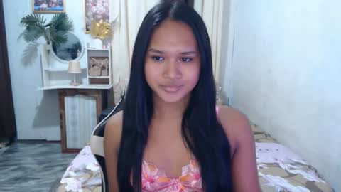 daniellelux online show from June 22, 5:48 am