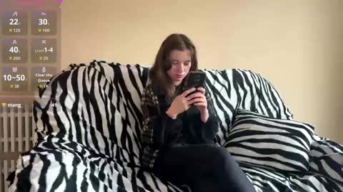 Snapshot of daniellevaulet chatting on November 20, 8:03 am Mia online show from November 20, 8:03 am