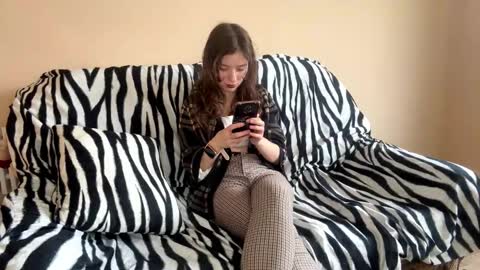 Snapshot of daniellevaulet chatting on November 28, 8:06 am Mia online show from November 28, 8:06 am