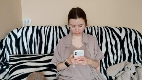 Snapshot of daniellevaulet chatting on April 2, 6:11 am Mia online show from April 2, 6:11 am