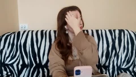 Snapshot of daniellevaulet chatting on April 5, 6:21 am Mia online show from April 5, 6:21 am