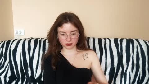 Snapshot of daniellevaulet chatting on April 7, 1:55 pm Mia online show from April 7, 1:55 pm