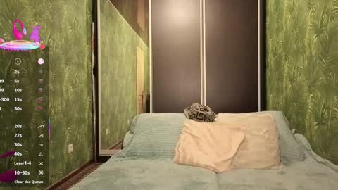 Snapshot of danielocool chatting on December 15, 7:01 am DanieloCool online show from December 15, 7:01 am