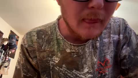 Snapshot of danielp_mod_cb chatting on January 12, 10:01 pm Daniel    y. online show from January 12, 10:01 pm