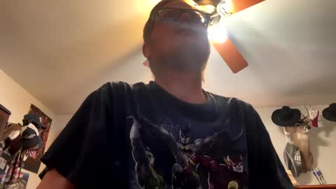 Snapshot of danielp_mod_cb chatting on February 5, 7:31 pm Daniel    y. online show from February 5, 7:31 pm