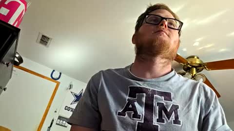 Snapshot of danielp_mod_cb chatting on November 12, 6:19 pm Daniel y. online show from November 12, 6:19 pm