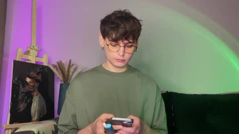 danieltuckerr online show from April 10, 8:35 pm