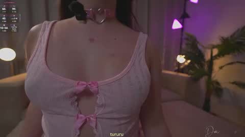 Snapshot of danii_xoxo chatting on October 21, 12:00 am online show from October 21, 12:00 am