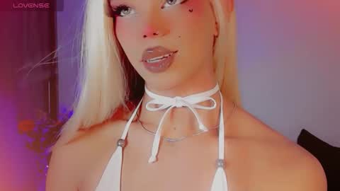 DANNI LEE online show from December 19, 9:44 pm