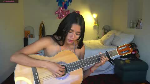 Snapshot of daniisla chatting on October 10, 9:25 pm danalle .. online show from October 10, 9:25 pm