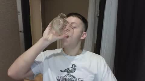 Snapshot of danila_trezzini chatting on February 10, 8:57 pm danila online show from February 10, 8:57 pm