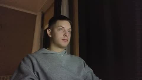 Snapshot of danila_trezzini chatting on February 11, 9:53 pm danila online show from February 11, 9:53 pm